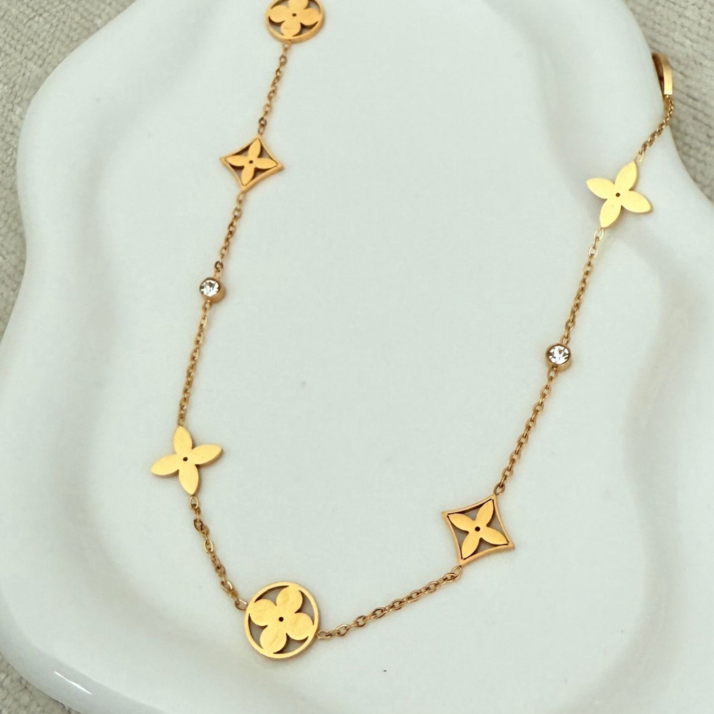 Leya necklace